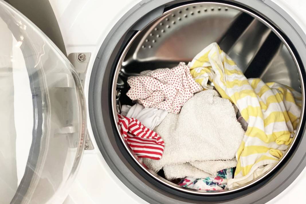 Aklımızın ucundan geçmez! Çamaşırları temizlemek için 8 tanesi yetiyor... 4