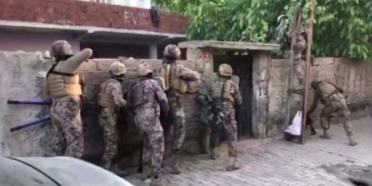 Batman'da PKK Operasyonu: 12 Şüpheli Gözaltına Alındı!