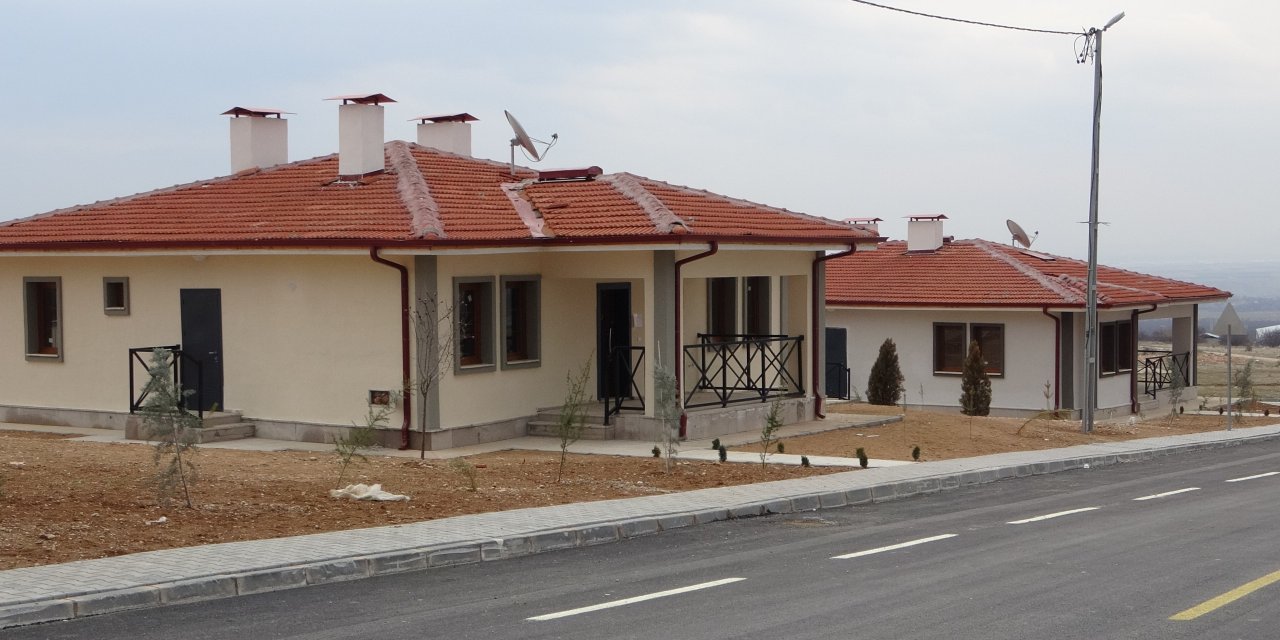 Depremin İzlerini Silme Çabası: Malatya'da Yapılan Köy Evleri Sahiplerine Verildi!