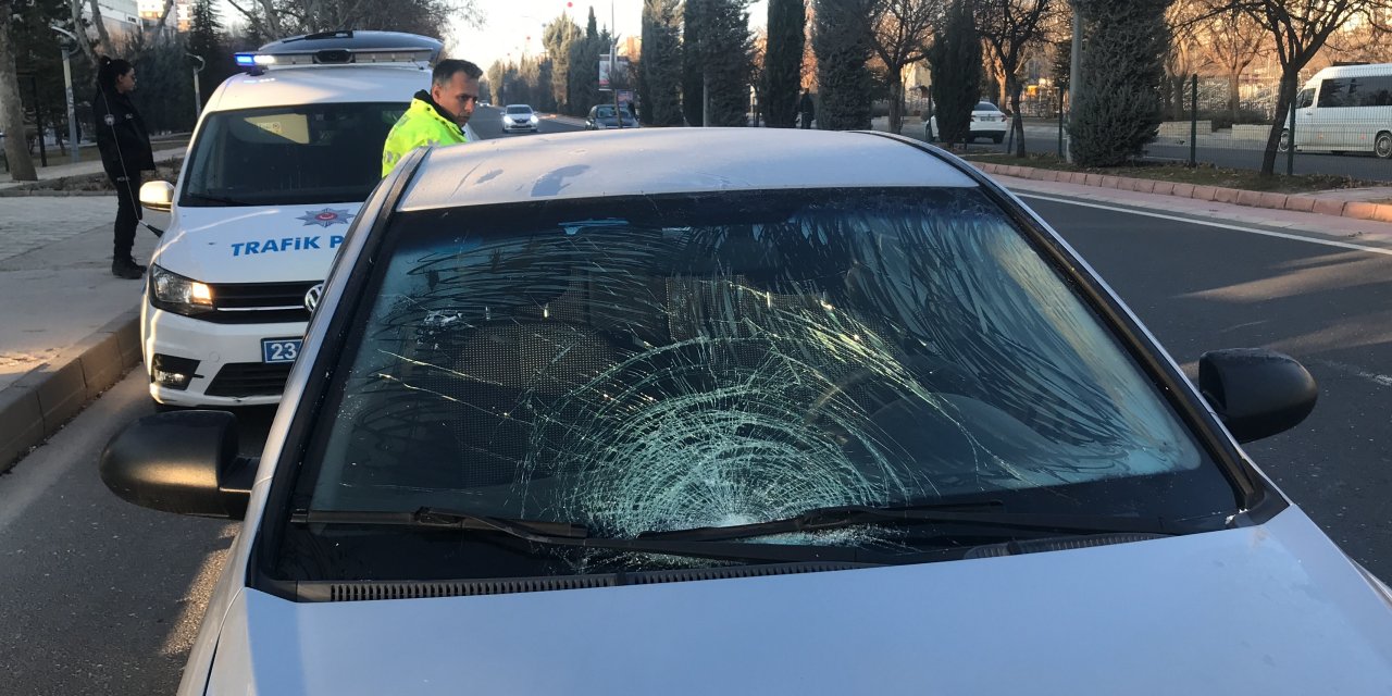 Malatya Caddesi'nde Kritik Anlar: Otomobilin Çarptığı Kadının Durumu Ne?