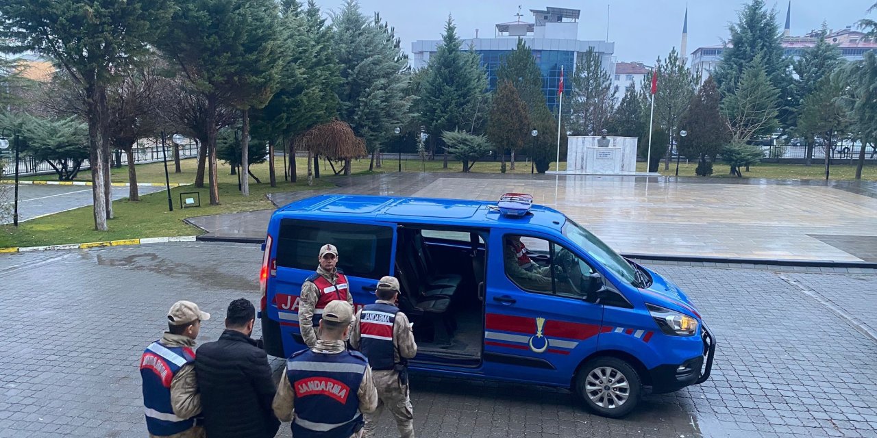 Elazığ Jandarması, 9 Yıl 30 Ay Hapis Cezası Bulunan Zanlıyı Yakaladı