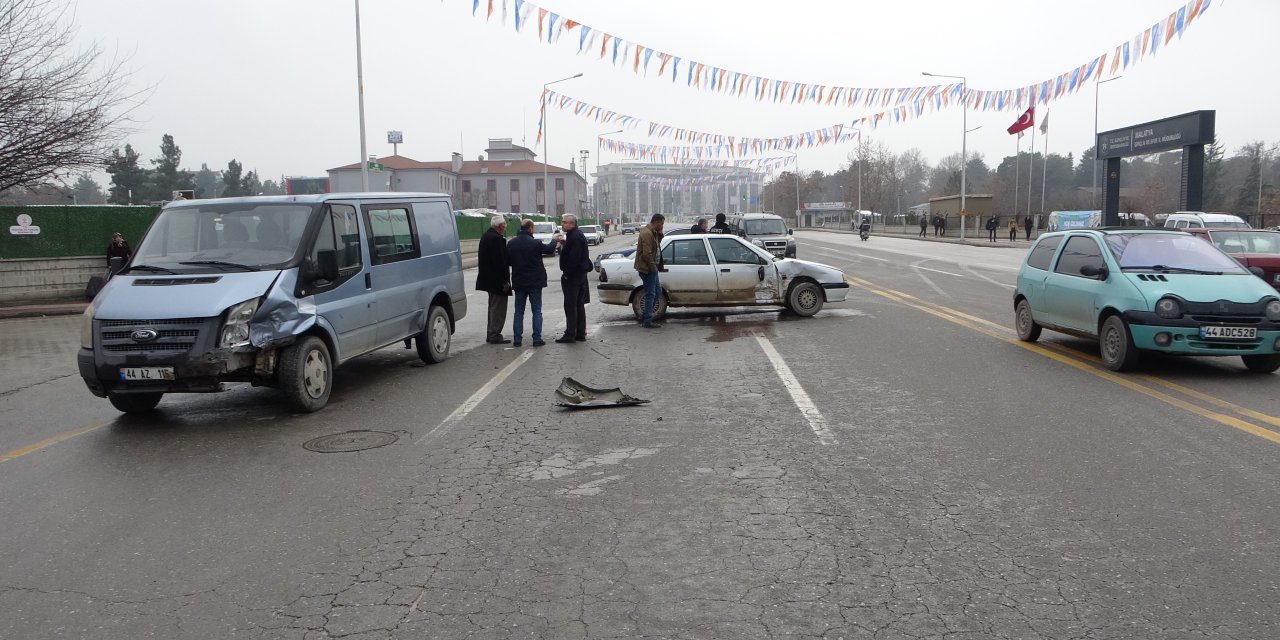 Alparslan Türkeş Bulvarı'nda Trafik Kazası