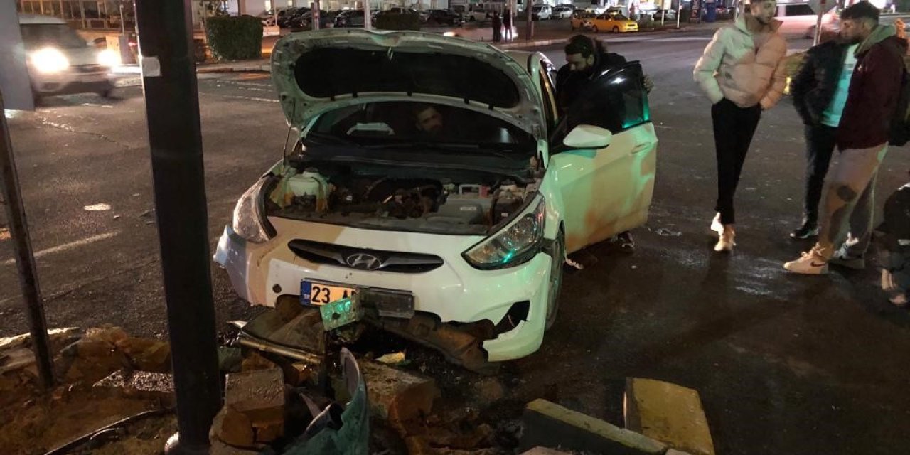 Tofaş Kavşağı'nda Meydana Gelen Kaza: Sürücünün Kontrolü Kayboldu