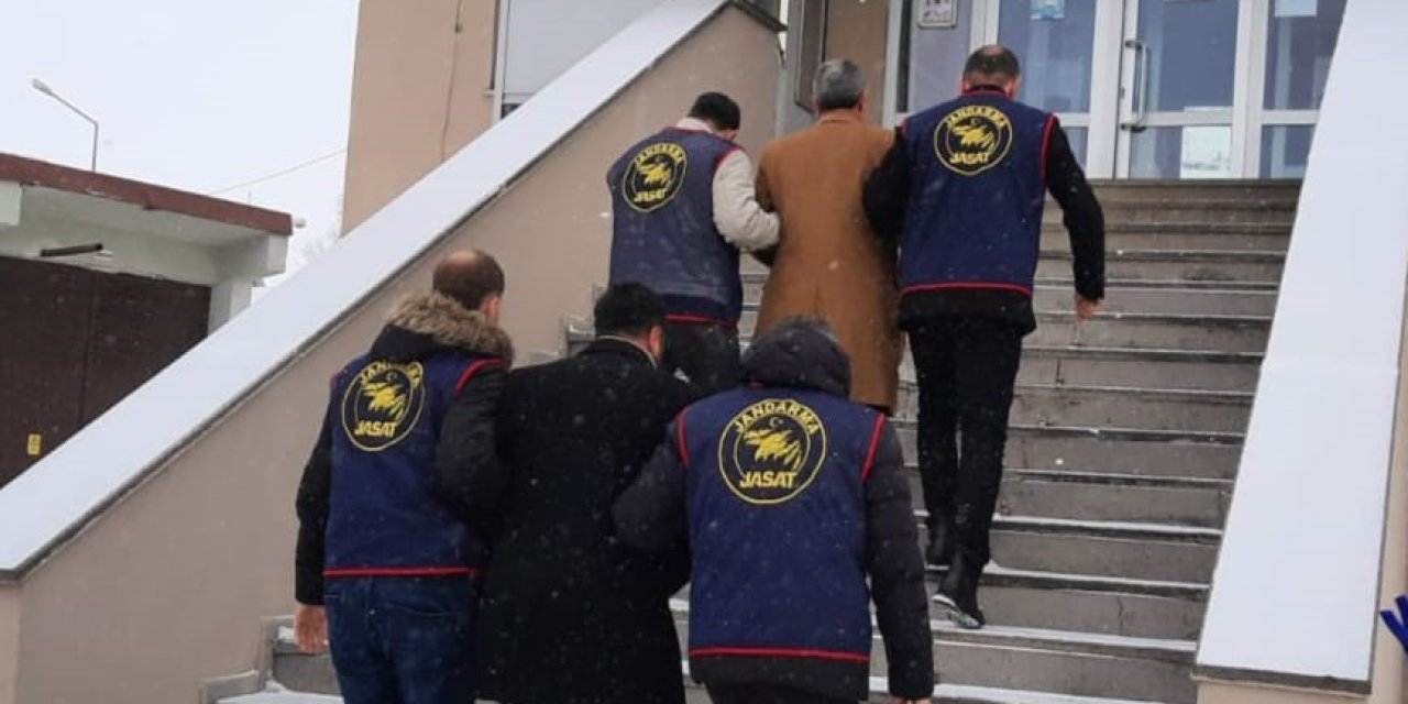 Erzurum Jandarması Harekete Geçti: Kasten Adam Öldürme Suçundan Aranan İki Zanlı Teslim Alındı