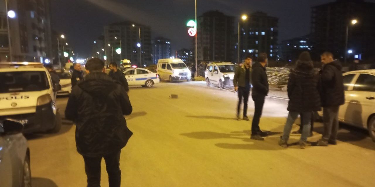 Yeşilyurt'ta İş Yeri Tartışması Kanlı Son Buldu: 2 Yaralı