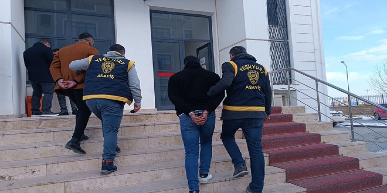 Hoca Ahmet Yesevi Mahallesinde Hurdacı Dükkanı Çevresinde Kanlı Olay: 3 Gözaltı ve 4 Ruhsatsız Tabanca Ele Geçirildi