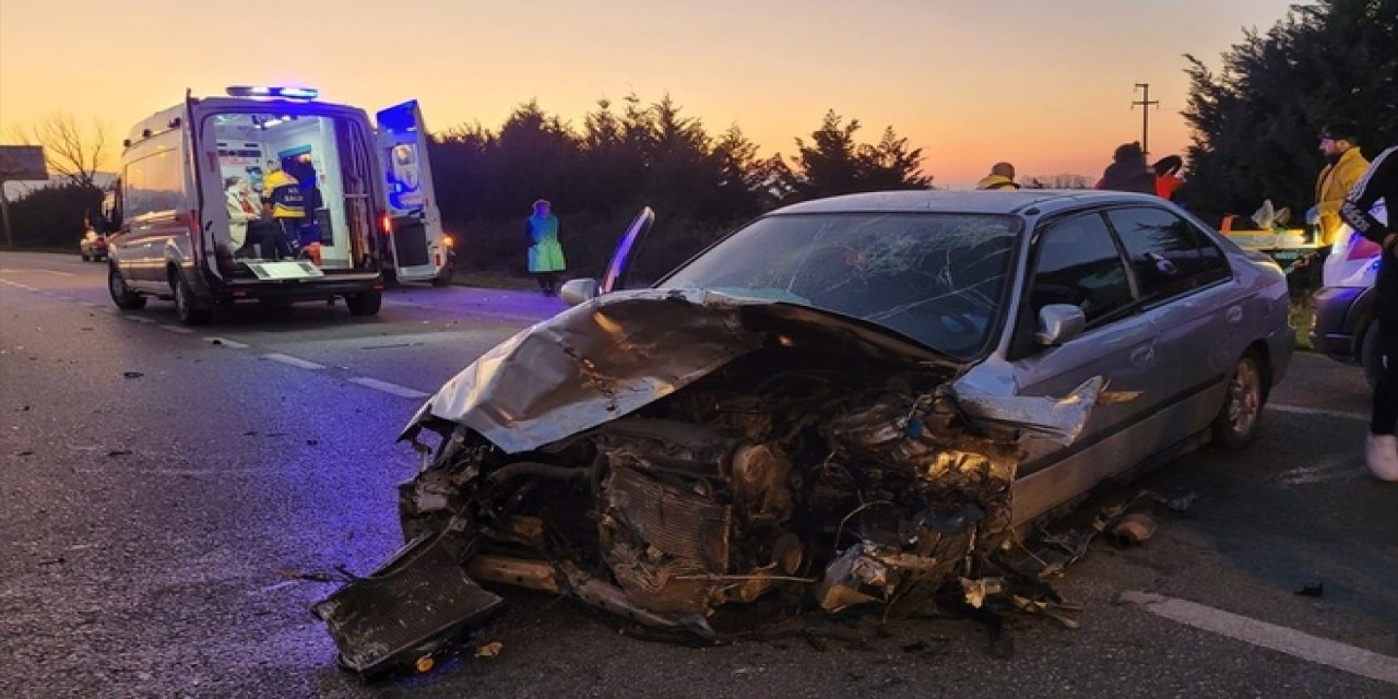 İki Otomobil Feci Kaza Geçirdi: 6 Yaralı