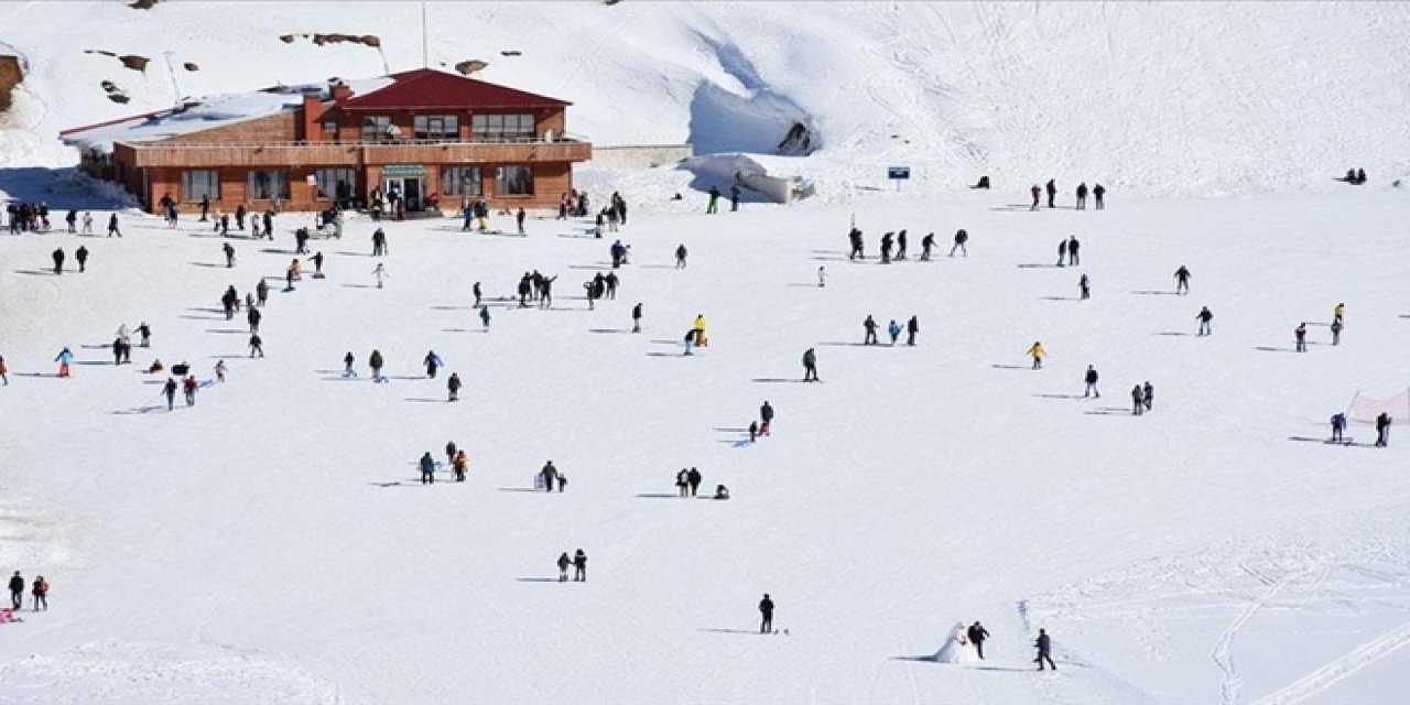 Kayak merkezlerinde en fazla kar kalınlığı Hakkari'de ölçüldü