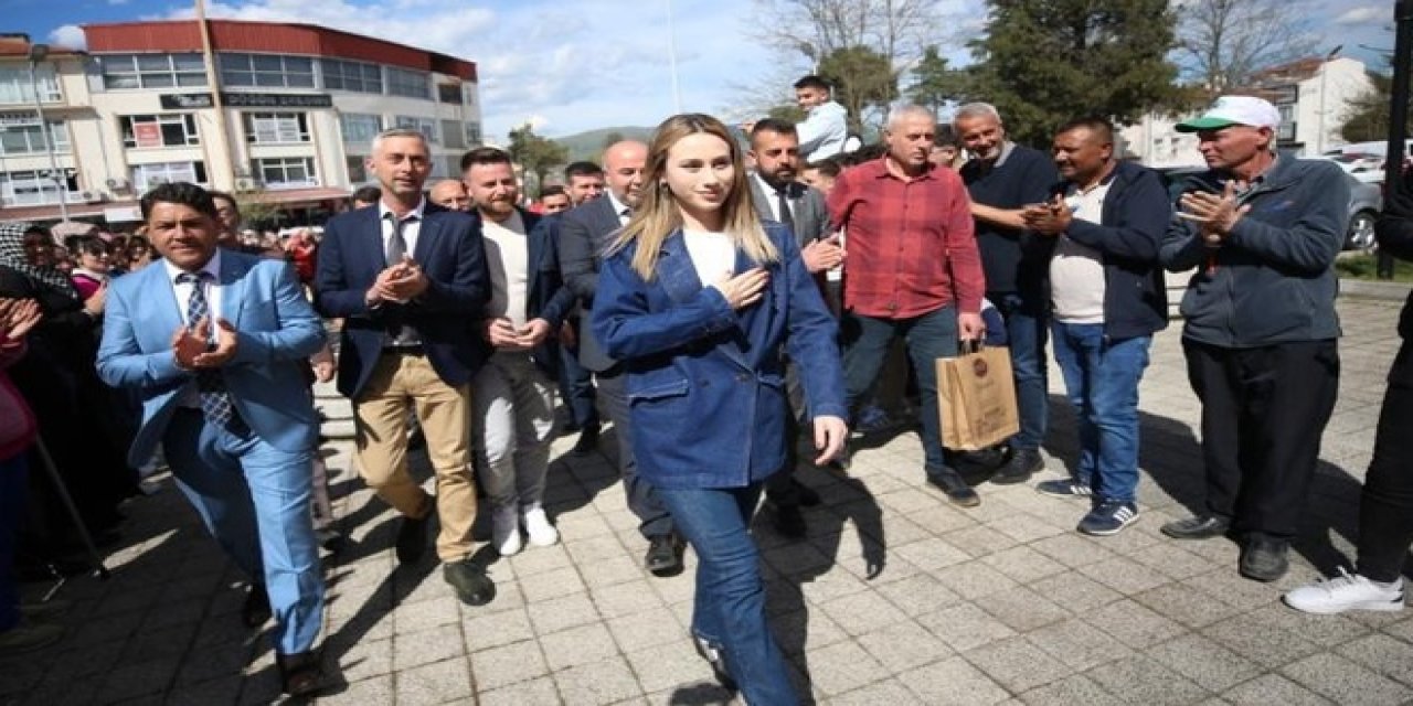 'En genç belediye başkanı' mazbatasını aldı