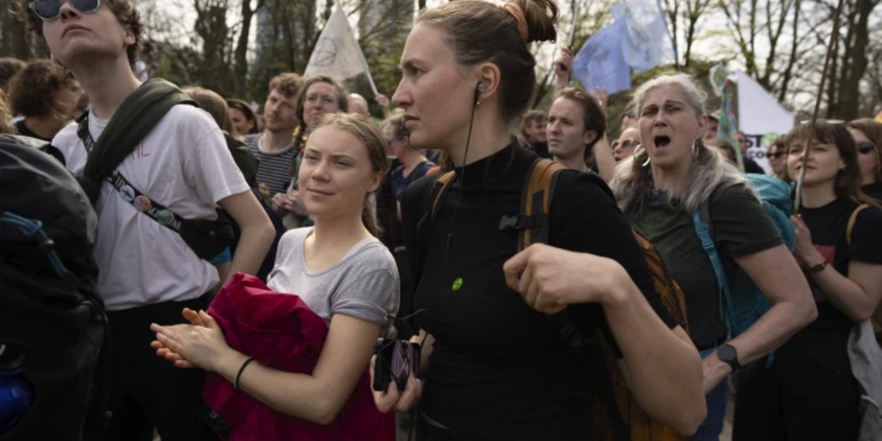 Greta Thunberg ve Extinction Rebellion Aktivistleri Gözaltına Alındı