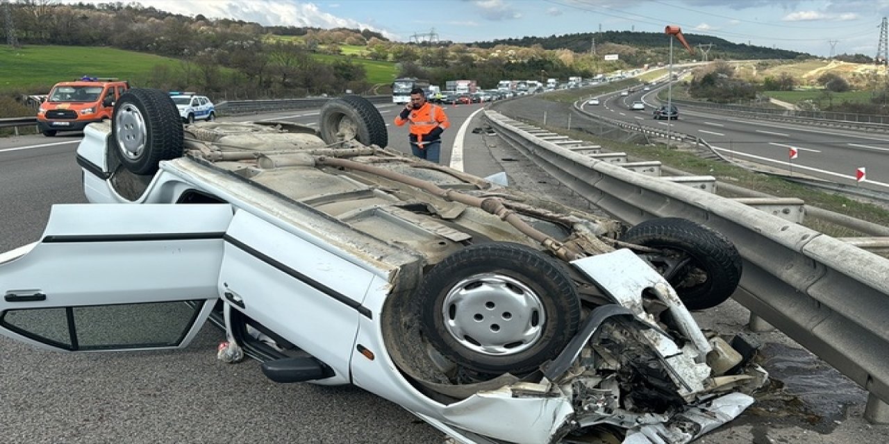 Bolu'da devrilen otomobildeki 2 kişi yaralandı