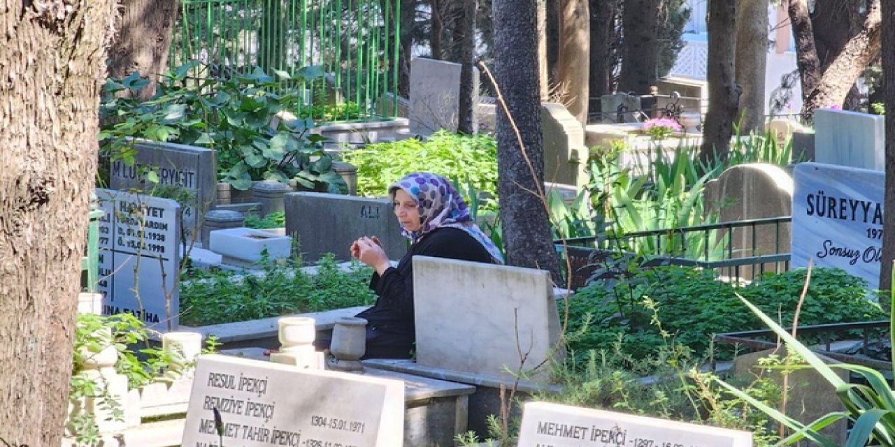 Ramazan Bayramı Arifesi Bursa'da Mezar Ziyaretlerine Sahne Oldu