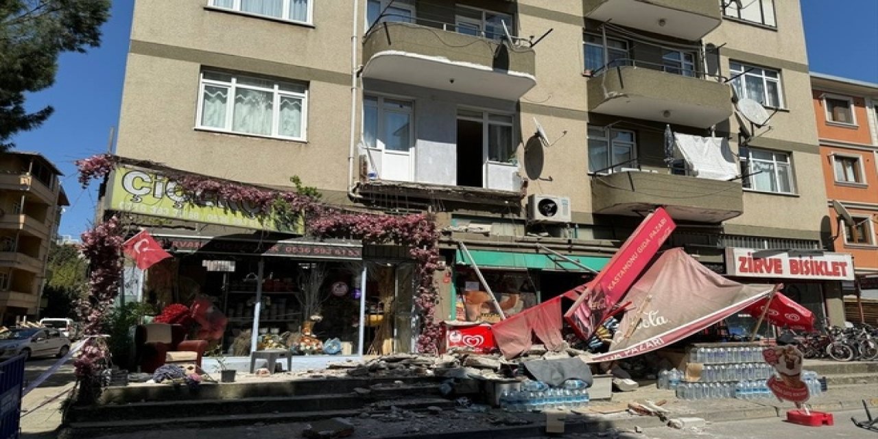 5 katlı binada balkon çöktü: Yaralı var!