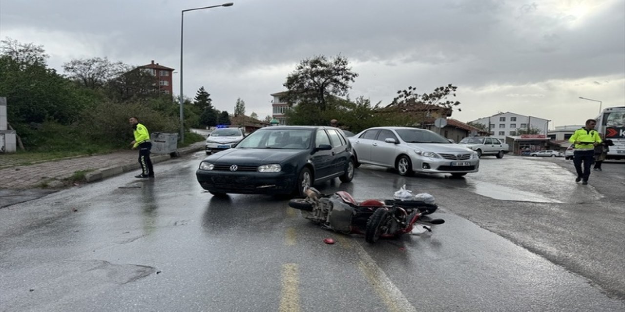 Yozgat'ta Otomobil ile Motosiklet Çarpıştı: Bir Kişi Yaralandı