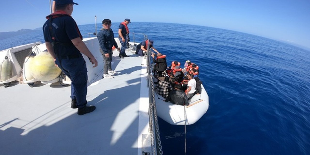 Sahil Güvenlik Ekipleri, İzmir, Aydın ve Balıkesir Açıklarında Düzensiz Göçmenleri Kurtardı ve Yakaladı