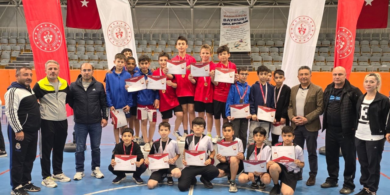 Erzincanlı Genç Badmintoncular Türkiye Finallerine Yükseldi