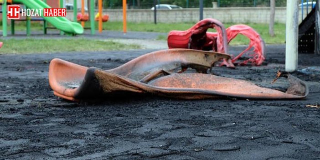 "Bingöl'de Kundaklanan Çocuk Parkı Yeniden Hizmete Açıldı: Güvenli ve Keyifli Oyun Alanları Çocukları Bekliyor"