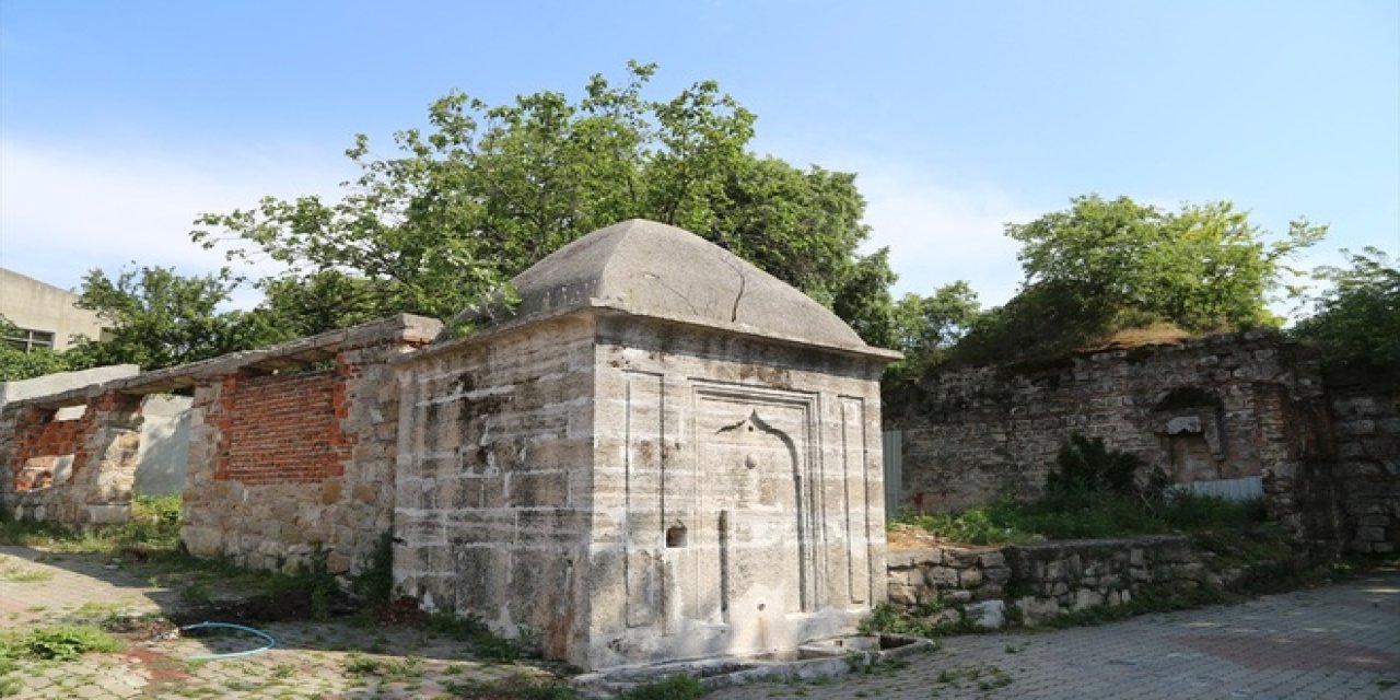 Bir zamanlar Yeniçerilerin uğrak yeri olan hamam, kaderine terk mi edildi