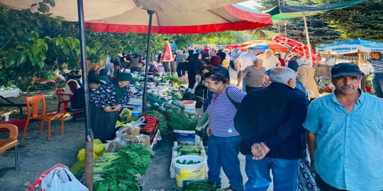 Kadınlar Hem Üretiyor Hem Pazarlıyor: Güçlü Kadın Pazarcıların Hikayesi