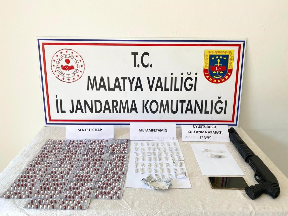 Malatya’da Zehir Tacirlerine Darbe: 4 Kişi Tutuklandı