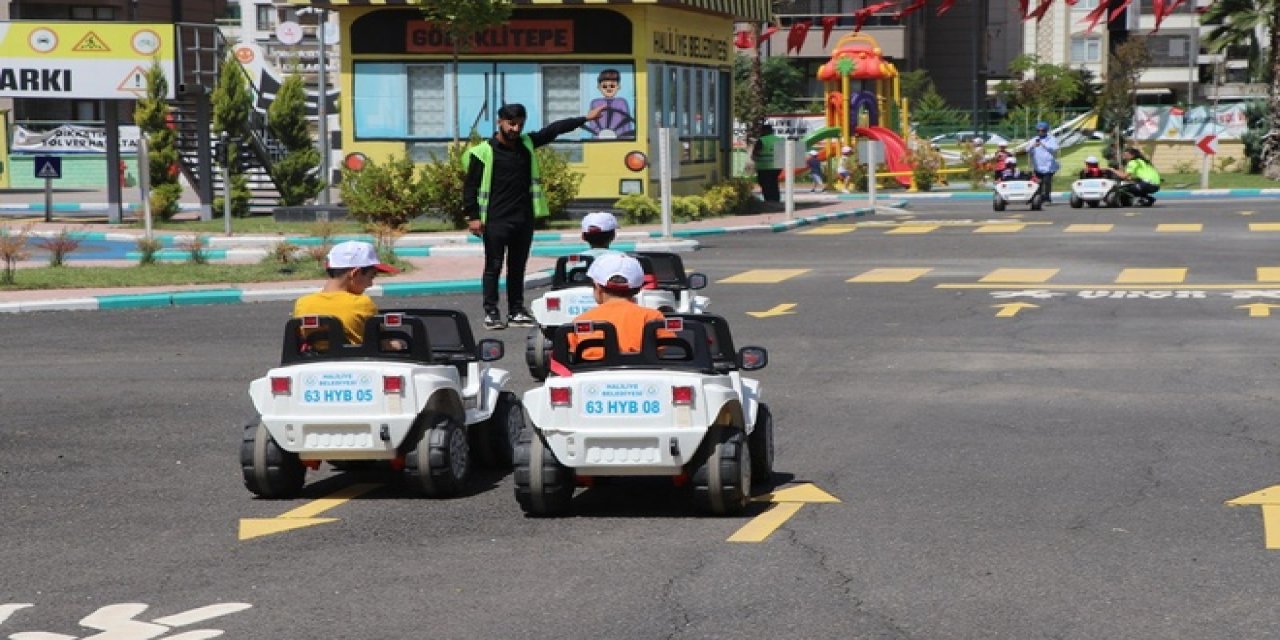 Şanlıurfa’da çocuklara uygulamalı trafik eğitimi verildi