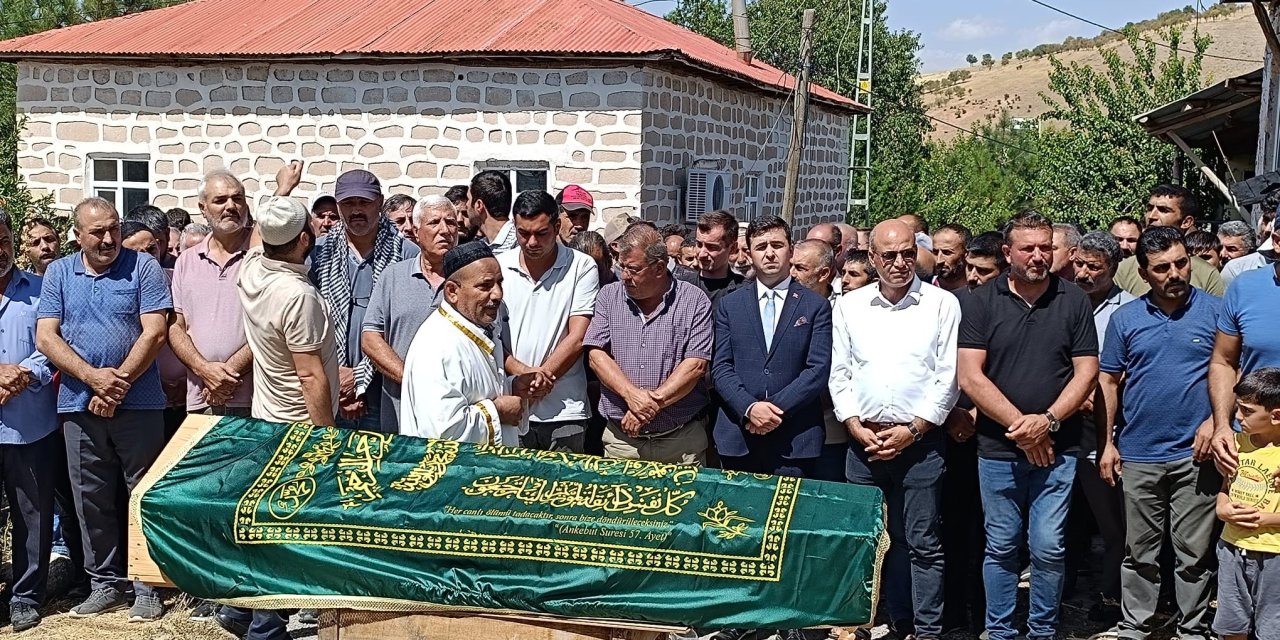 Tunceli'de Keban Baraj Gölü'nde Kaybolan Şahsın Cansız Bedeni Toprağa Verildi