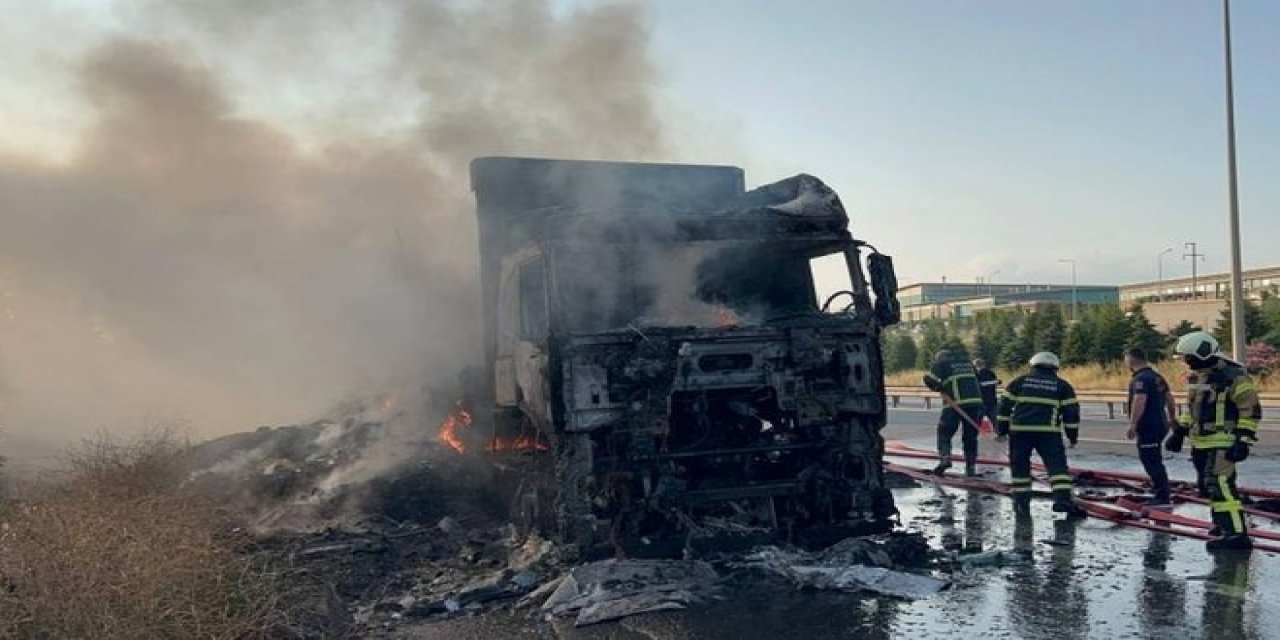 Anadolu Otoyolu'nda tır yandı, ulaşım aksadı!