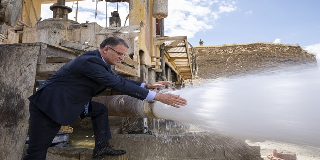 Erciş’te bulunan 65 derece sıcaklığındaki jeotermal su tarımda kullanılacak