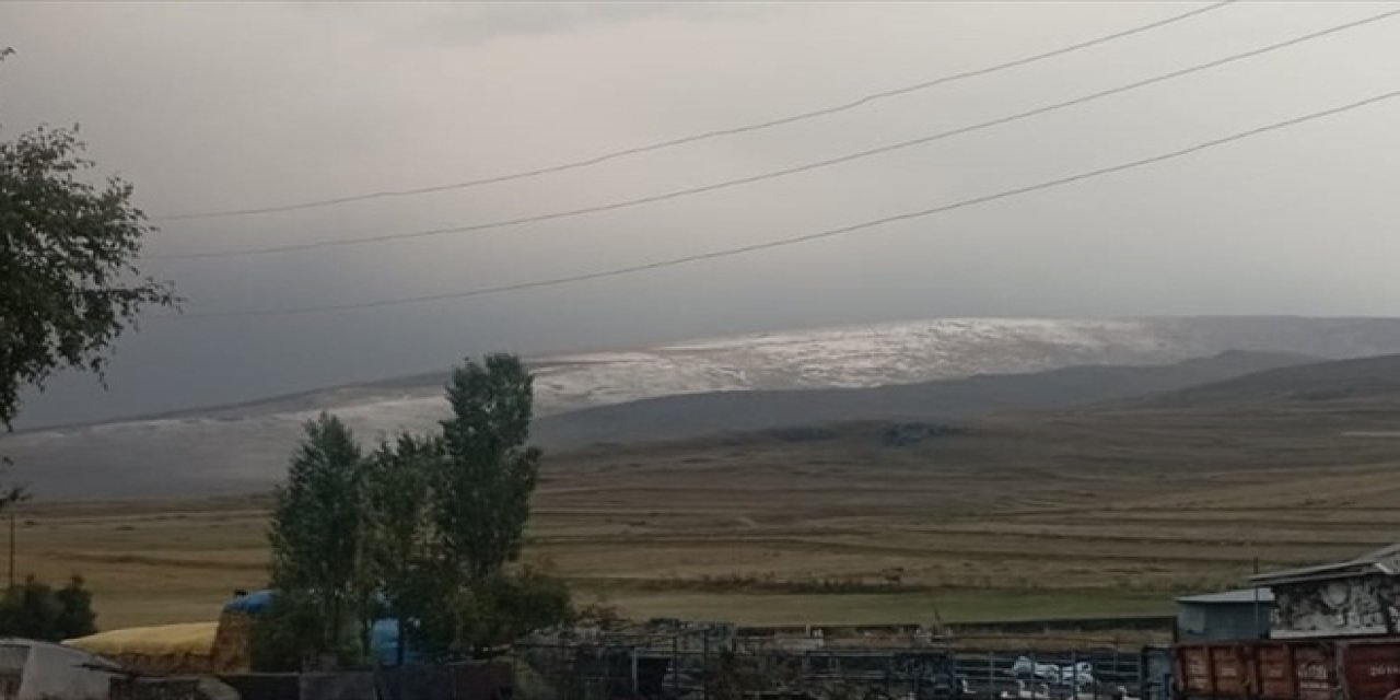 Yılın ilk karı Ardahan'a yağdı