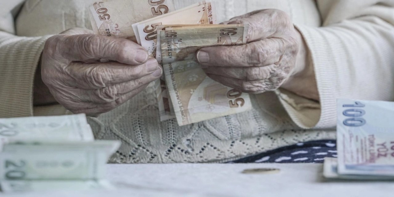 Emekliler için ek ödeme onayı geldi, 12 bin TL’ye kadar ödemeler hesaba geçmeye başladı!