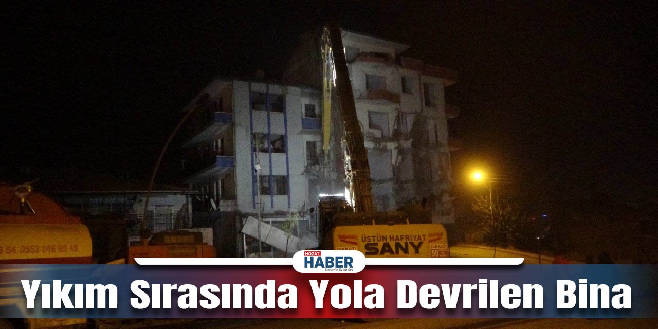 Deprem Sonrası Risk: Yıkım Sırasında Yola Devrilen Bina!