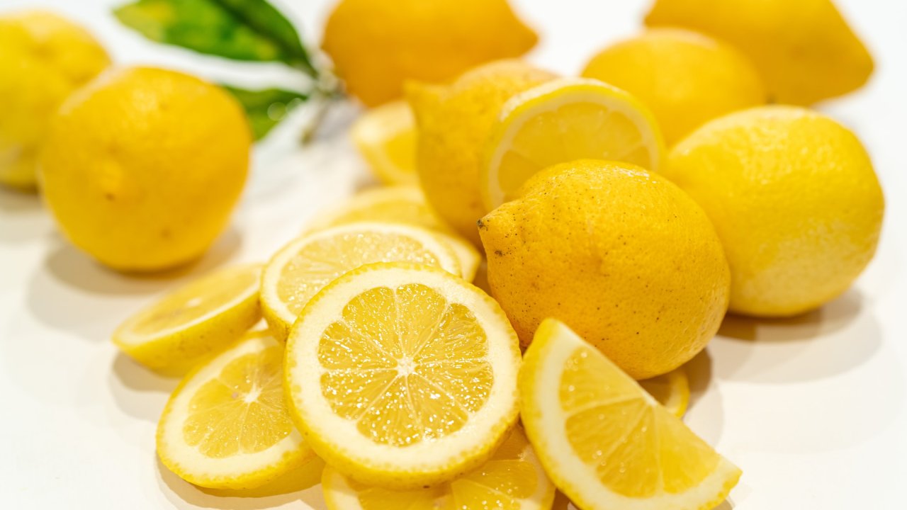 Limonları az bilinen bu yöntemle uzun süre taptaze saklayabilirsiniz
