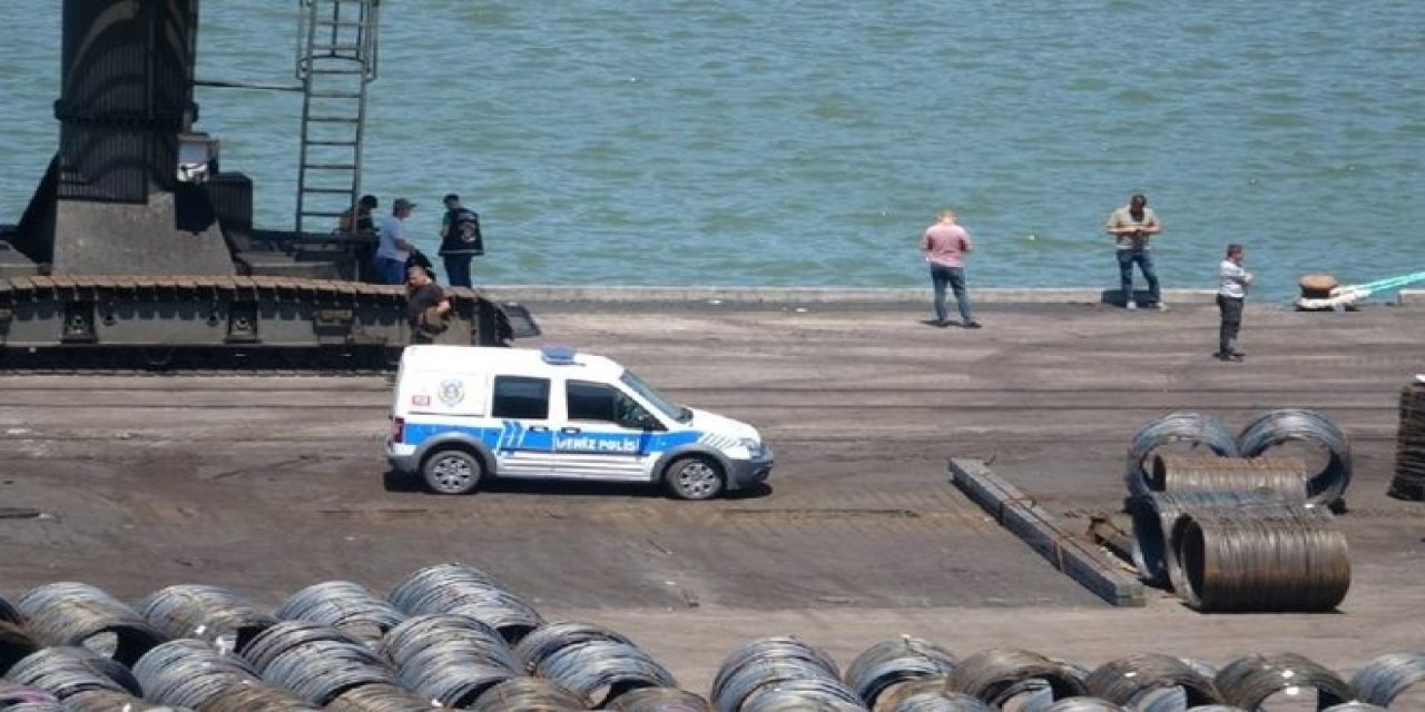 Zonguldak'ta yük gemisinin altında mayın olduğu iddiası!
