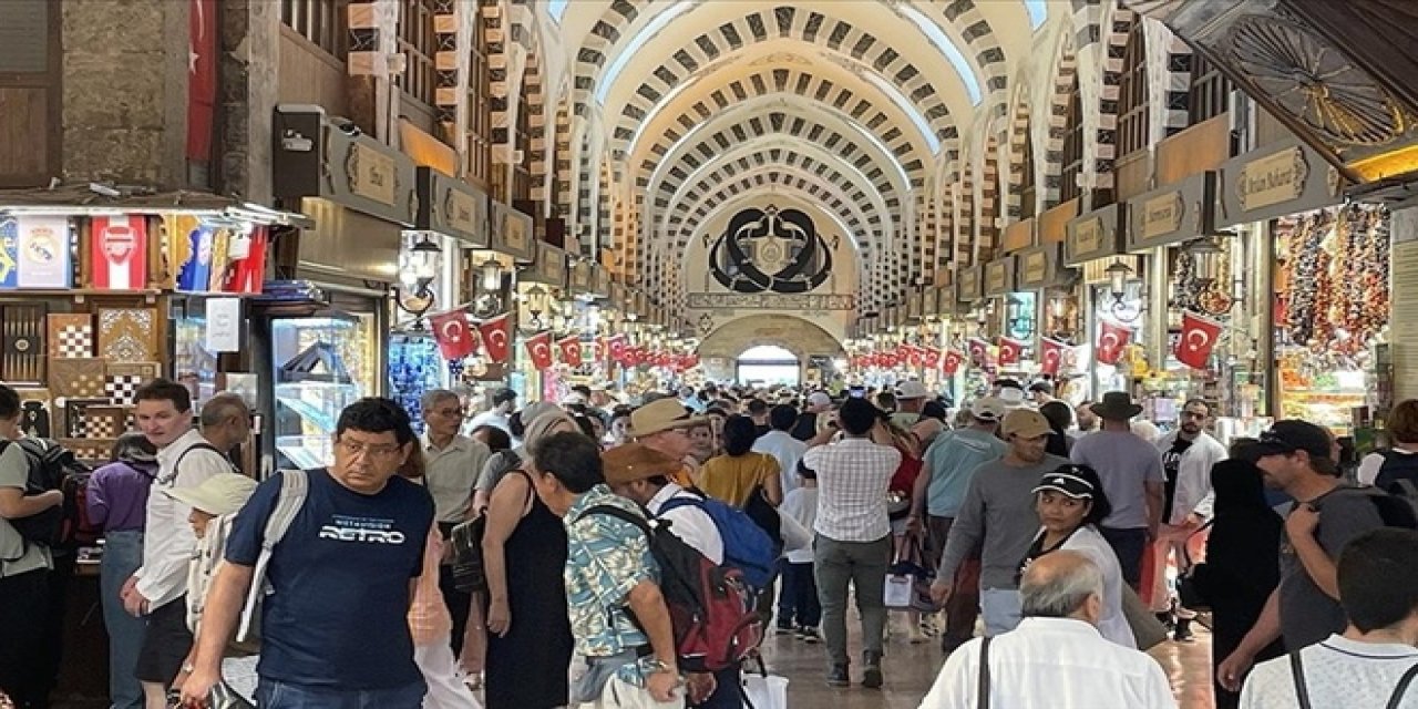 Mısır Çarşısı'nda alışveriş hareketliliği yaşanıyor