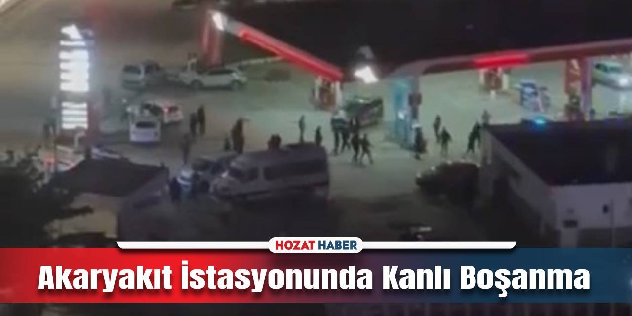 Akaryakıt İstasyonunda Boşanma Aşamasındaki Çiftin Aileleri Çatıştı Polisler Anında Devreye Girdi