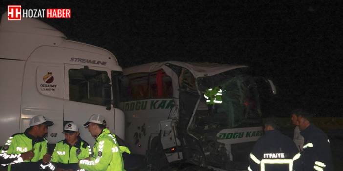Anadolu Otoyolu'nda feci kaza! Tır ile otobüs çarpıştı: Çok sayıda yaralı var