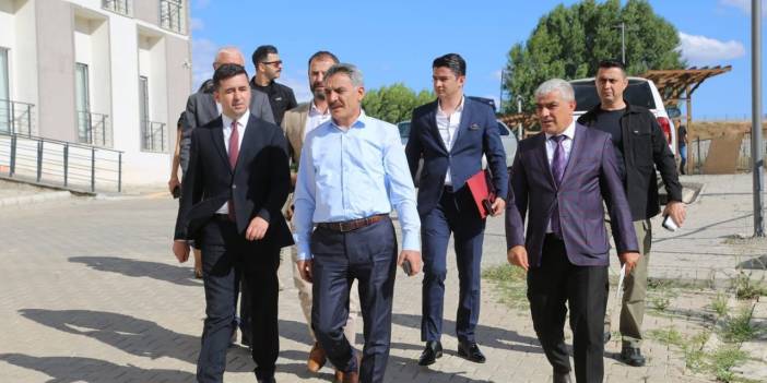 "Vali Mehmet Ali Özkan, Depremzede Vatandaşların İhtiyaçlarını Dinledi"