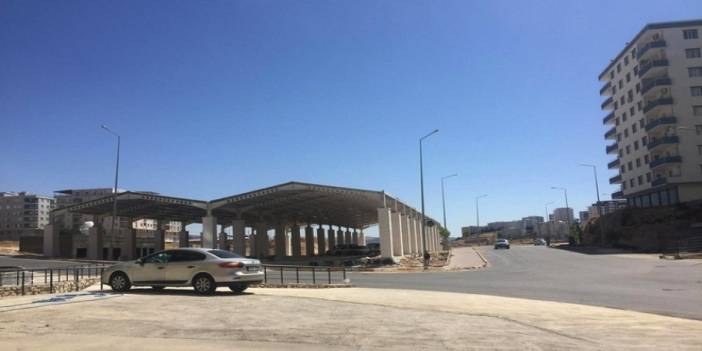 Artuklu'da inşa edilen kapalı semt pazarındaki çalışmalarda sona yaklaşıldı