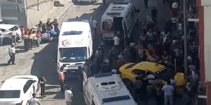Gaziantep'te ticari taksi yayalara çarptı: Yaralılar var!