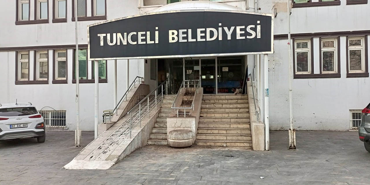 tuncelide-cop-toplama-aracindan-duserek-hayatini-kaybeden-iscinin-ailesi-belediyeye-tepkilii.jpg